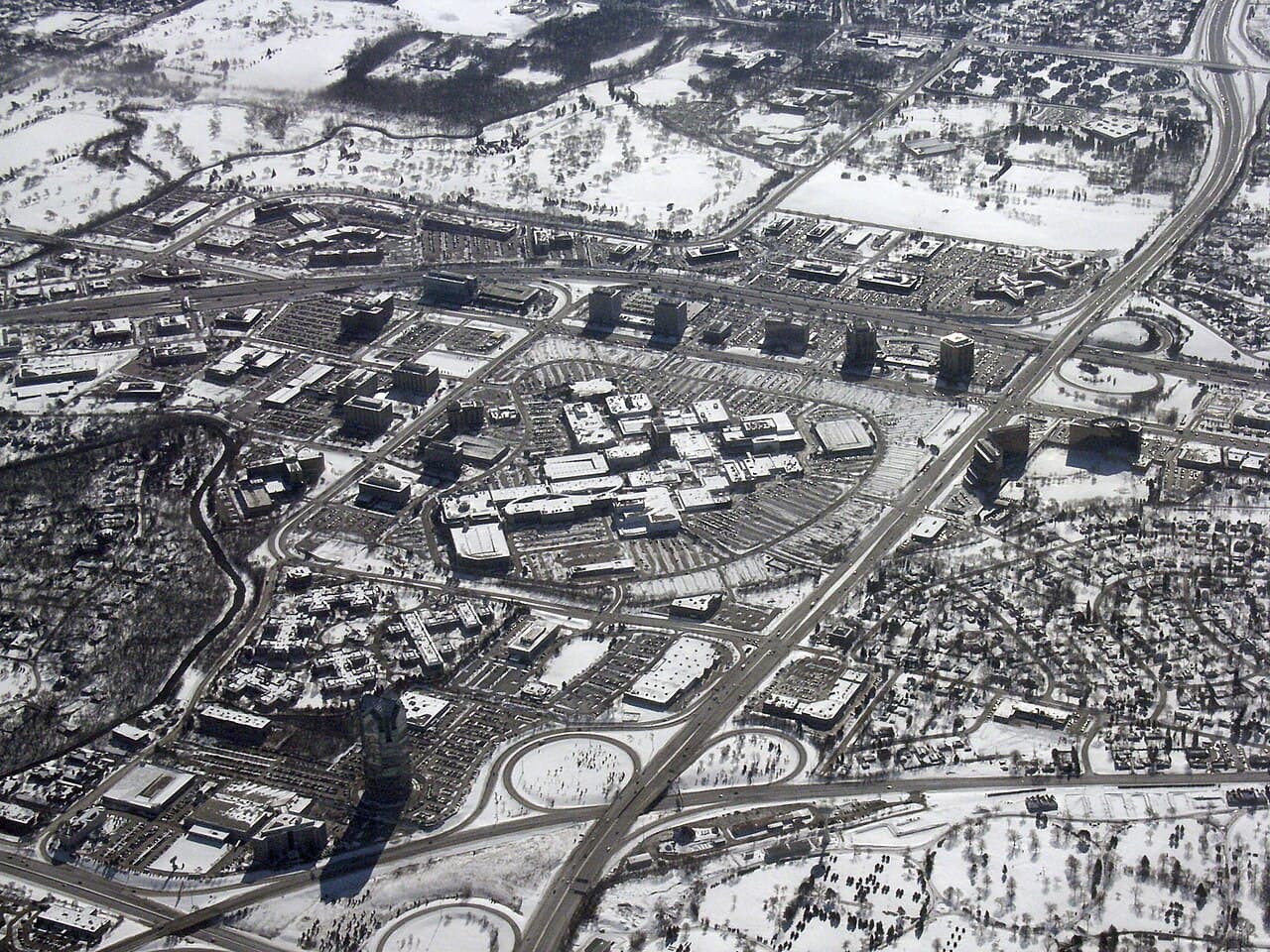 Oakbrook Center in Oak Brook, Illinois