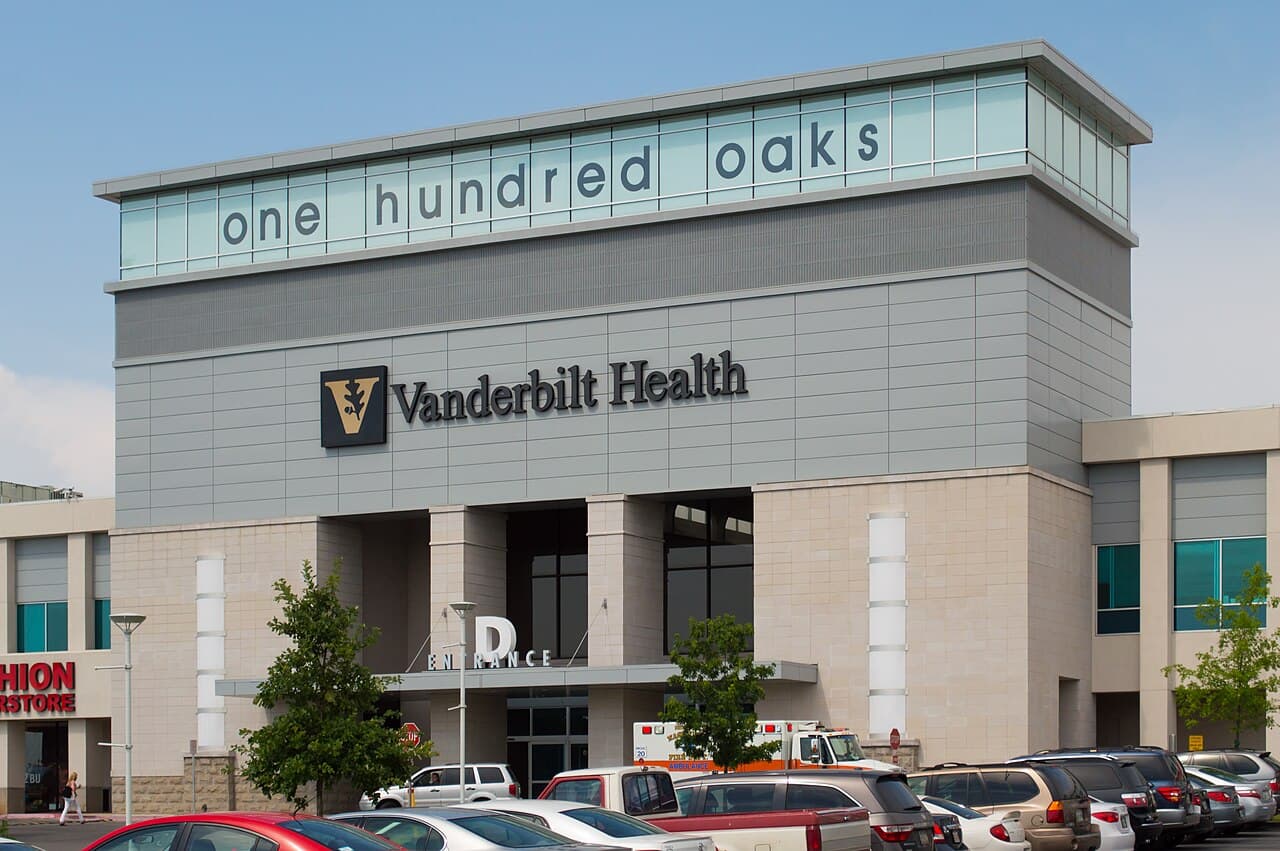 100 Oaks Mall in Nashville, Tennessee